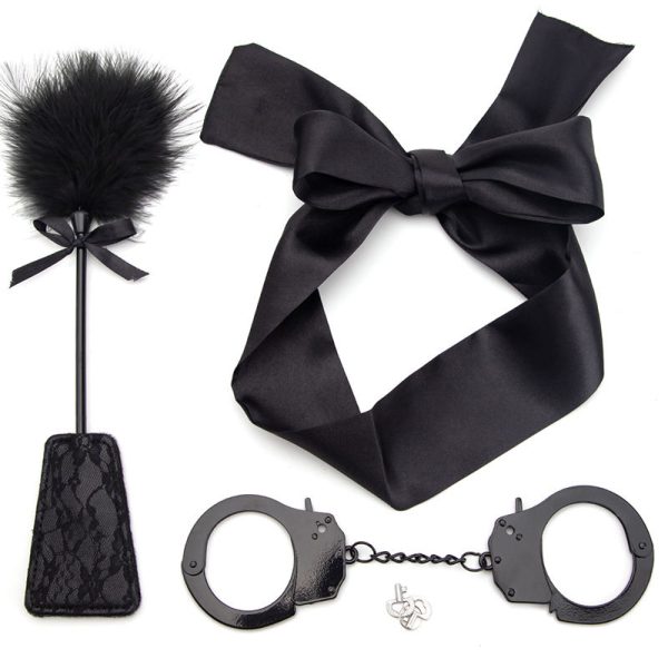 OEM Wholesale Sex Toy BDSM Feather Paddle SM Game Play Blindfold Eyemask Metal Iron Handcuff for Women