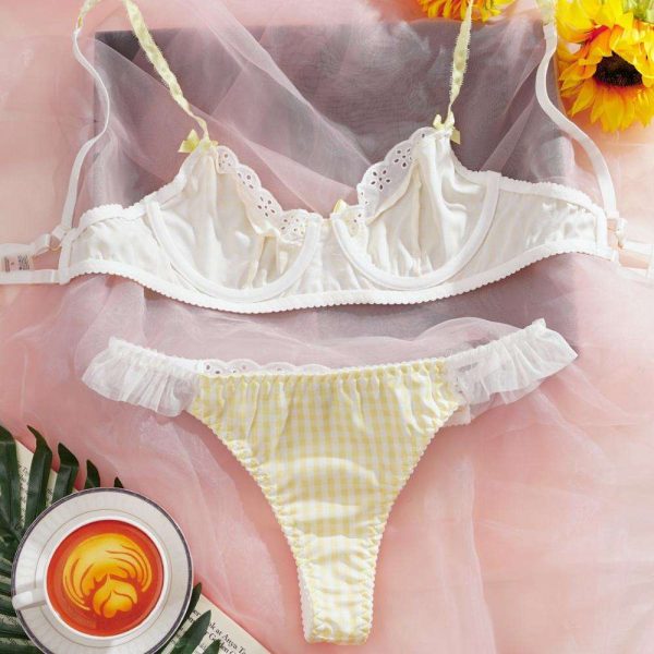 A Set of Sexy and Romantic Underwear with Yellow Mesh Lace Trim and Lace-like Edges, a Bestseller From Europe and America