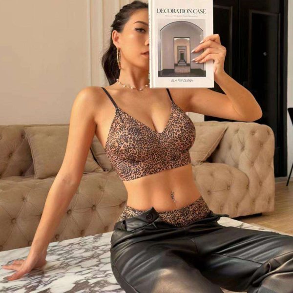 A Thin, Seamless and Simple Bra with a Small Chest and Cross-straps, a Beautiful Back and No Buttons, and a Sexy Lingerie Set