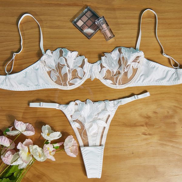 Wholesale Sexy Exotic Strappy Bralette Panty Set 2 Pieces Women Fashion White Lingerie Set
