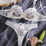 Women's Sexy White Lingerie Set for Women Strappy Bralette G-String Panty Crocheted Lace Decoration Logo