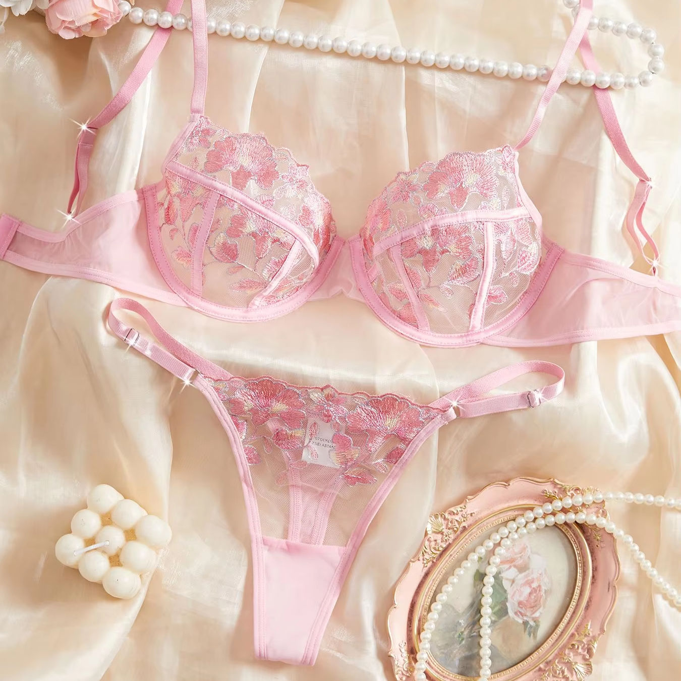 main_pic_0-595 Women's Cute and Sexy Lingerie Set Pink Embroidered Lace with Underwire Comfortable and Breathable Jersey Fabric - 图片 1