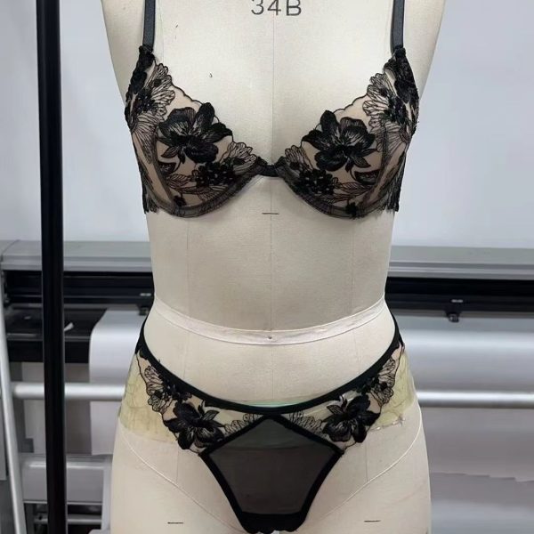 Pure Desire Fun French Sexy Women Lingerie Sweet Lace Anti-sagging Bra with Push-Up XL Size Satin & Spandex Nightwear Empty Cups