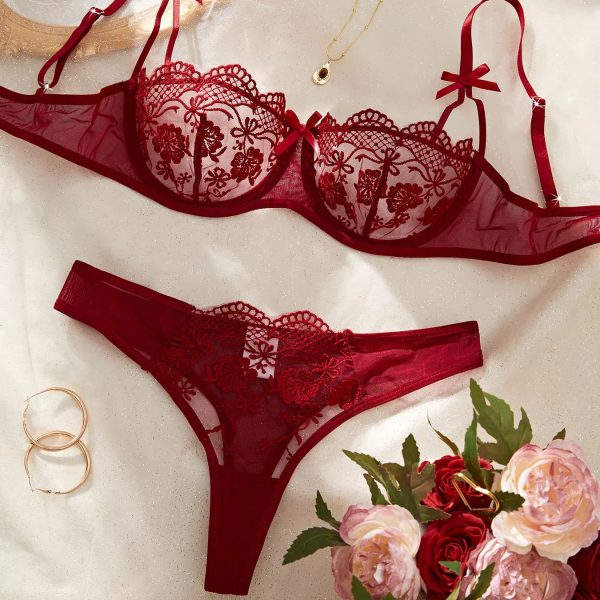 French Lace Embroidery Sexy Lingerie Set Low-Rise Underwire Bra with Logo on Waist to Prevent Sagging Solid Pattern Thongs