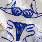 French Lace Embroidery Sexy Lingerie Set Low-Rise Underwire Bra with Logo Waist Solid Pattern Thongs Prevent Sagging