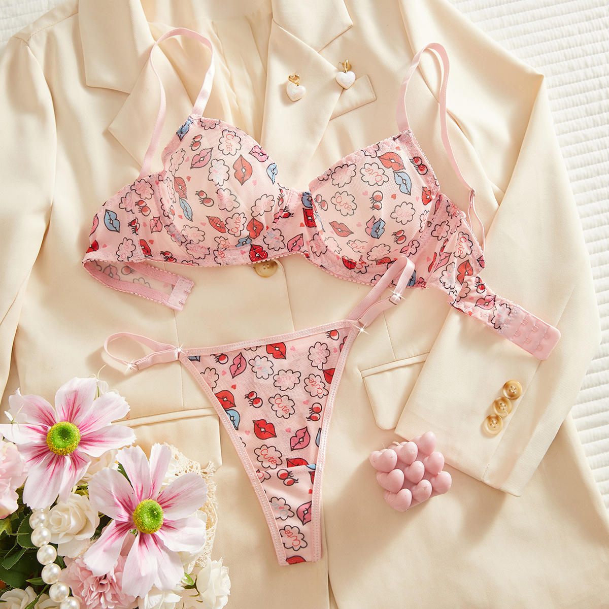 main_pic_0-722 Women's Sexy Convertible Lace Bikini Set Three-Piece Erotic Lingerie with Logo Pattern Bra and Thongs for Summer - 图片 1
