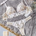 French Style Sexy UltraThin Women Floral Lingerie Set V Shape Bra Underwire Push up Bra and Panty Set - 图片 2