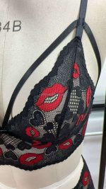 Passionate Uniform Sexual Lingerie Set Embroidered Red Lip Bra Shorts See-Through Black Lace Summer Style Bowed Logo Waist Base - 图片 2