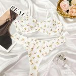 A Trendy European and American Sexy Lingerie Set with Small Floral Prints and a Large Bust That Makes You Look Smaller - 图片 3