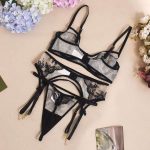 A Four-piece Set of Complex, Sexy and Romantic Lingerie with Floral Lace Mesh Embroidery and Pendant Decoration From Russia - 图片 3