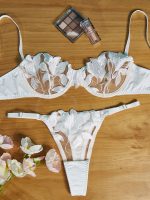 Wholesale Sexy Exotic Strappy Bralette Panty Set 2 Pieces Women Fashion White Lingerie Set - 图片 3