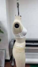 Wholesale Sexy White Lace Exotic Lingerie Set for Women Bralette G-String Panty with Crocheted Lace Decoration Custom Logo - 图片 3