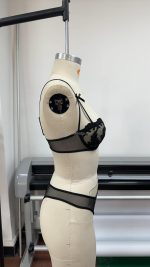 Black See-Through Mesh Lace Lingerie Set with Double Layer Spun Yarn Flower Embroidery Sexy Double Layer Solid Pattern - 图片 3