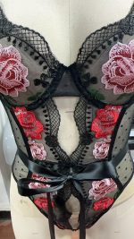 Black Red Jumpsuit with Floral Embroidery Lace Trim Color Block Strap Design Sexy Style Logo Positioned at Waist - 图片 3