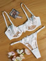 Wholesale Sexy Exotic Strappy Bralette Panty Set 2 Pieces Women Fashion White Lingerie Set - 图片 4