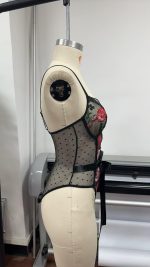 Black Red Jumpsuit with Floral Embroidery Lace Trim Color Block Strap Design Sexy Style Logo Positioned at Waist - 图片 4