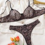 A Sexy, See-through, and Sensual Lingerie Set Featuring a Best-selling Black Fashion Women's Bra From Europe and America - 图片 6