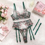A Best-selling Sexy Lingerie Set with Embroidered Lace, Revealing Buttocks and Revealing See-through Charm - 图片 7