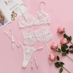 Sexy Lingerie Set: Sexy and Sweet Halter Tops, Lace, Eyelash Splicing, Romantic Lingerie, Halter Tops and Socks Three-piece Set - 图片 7